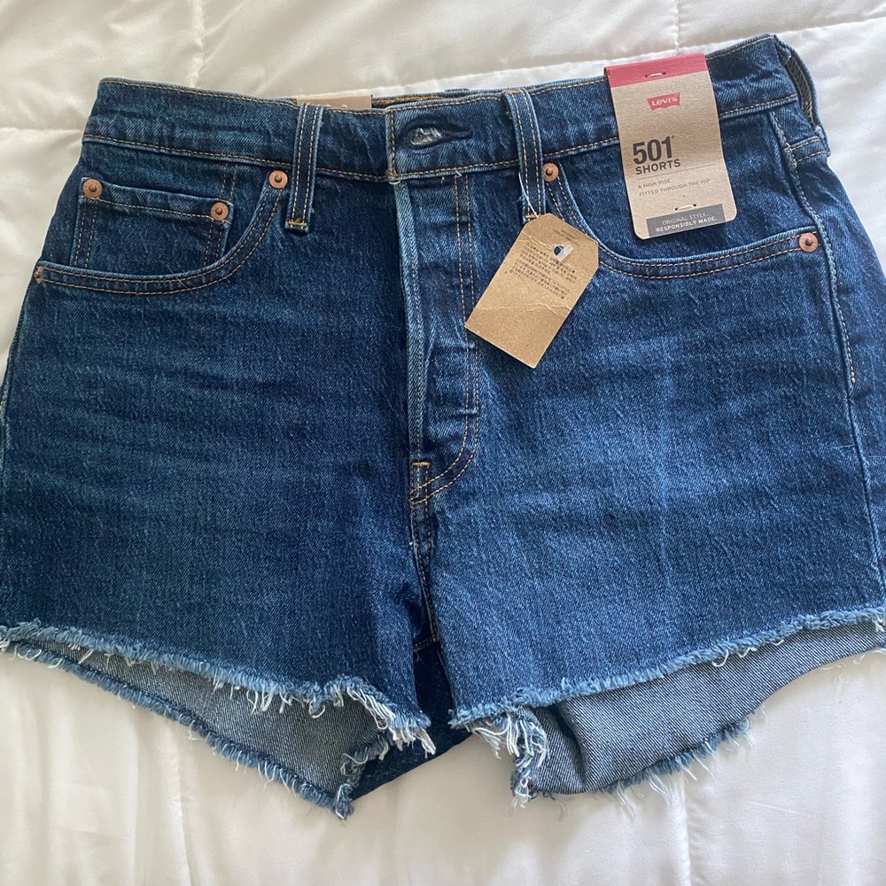 NWT Levi’s denim cut off shorts